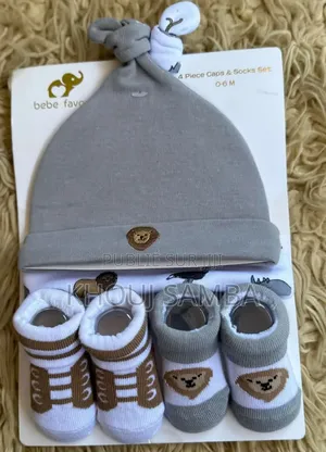 Lot De Bonnets Et Chaussettes