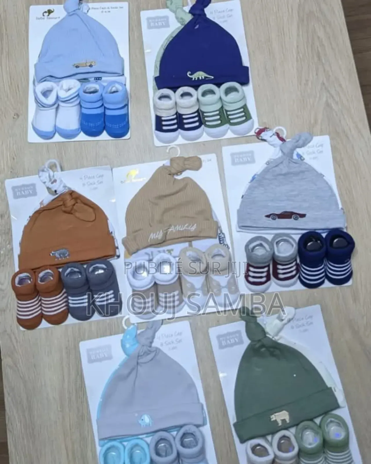 Lot De Bonnets Et Chaussettes