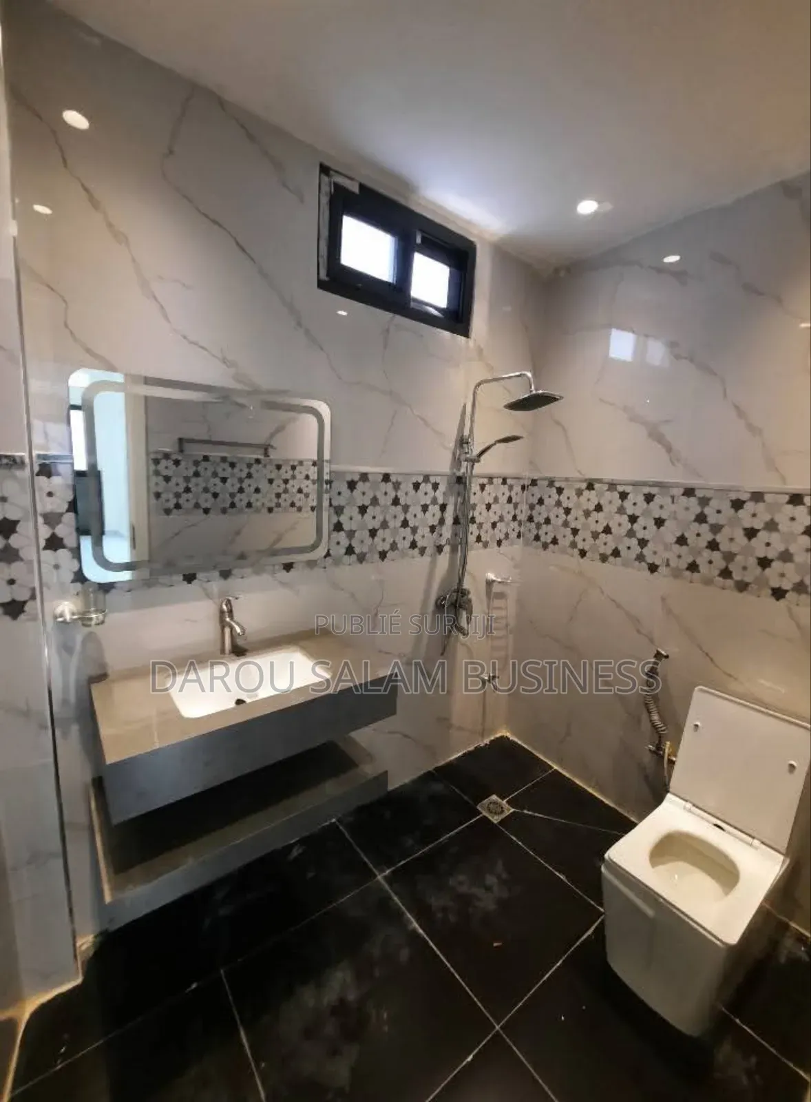 Furnished 3chbre Appartement dans Virage, Yoff à Louer