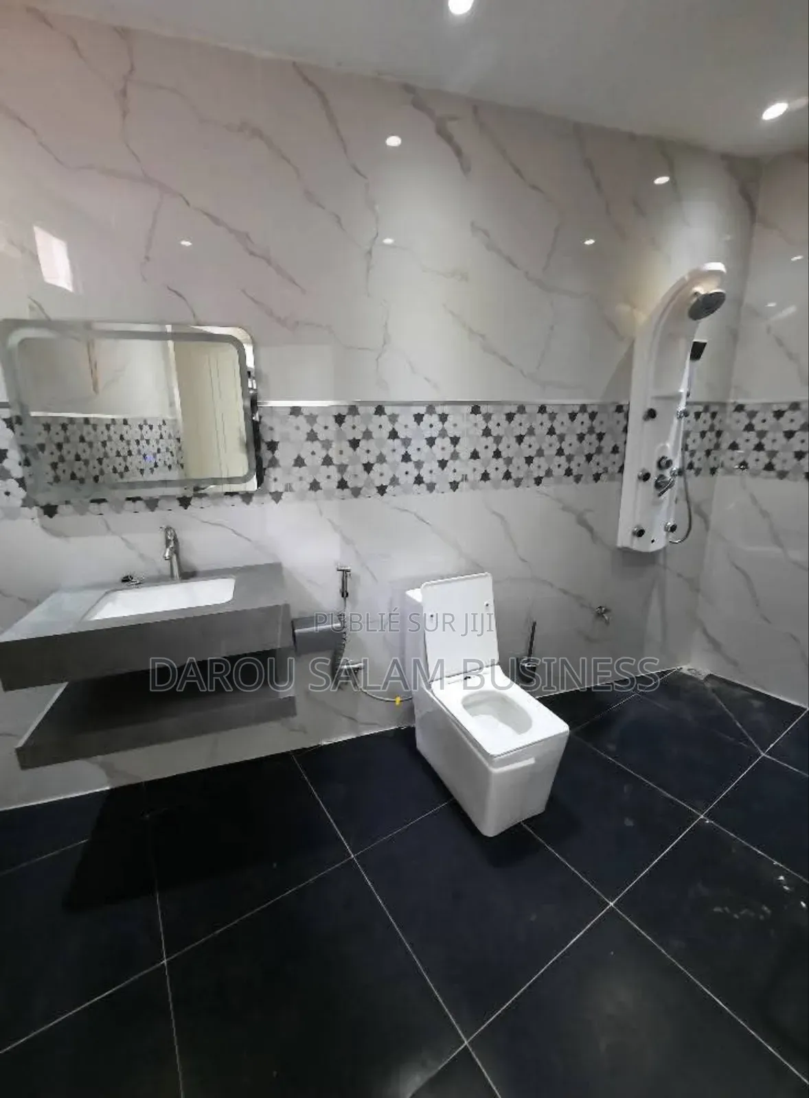 Furnished 3chbre Appartement dans Virage, Yoff à Louer
