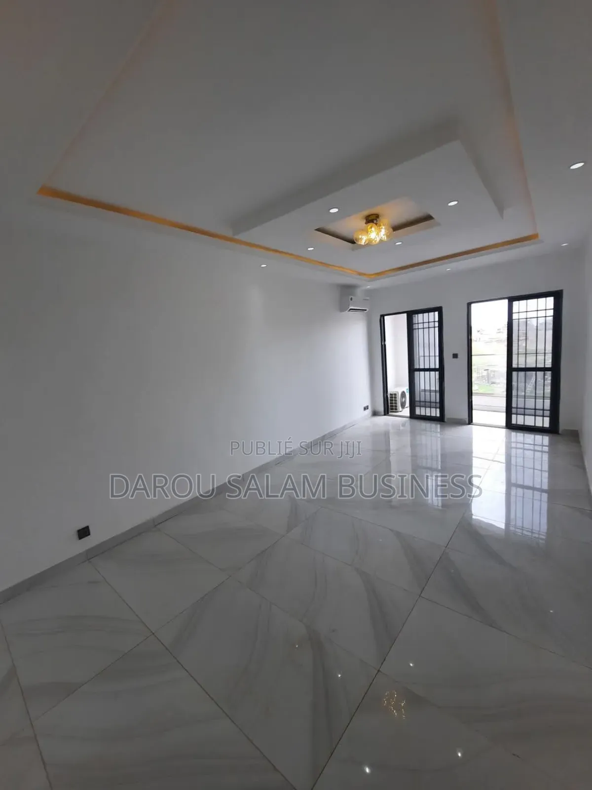 Furnished 3chbre Appartement dans Virage, Yoff à Louer
