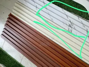 Photo - Lambris De Décoration Disponible