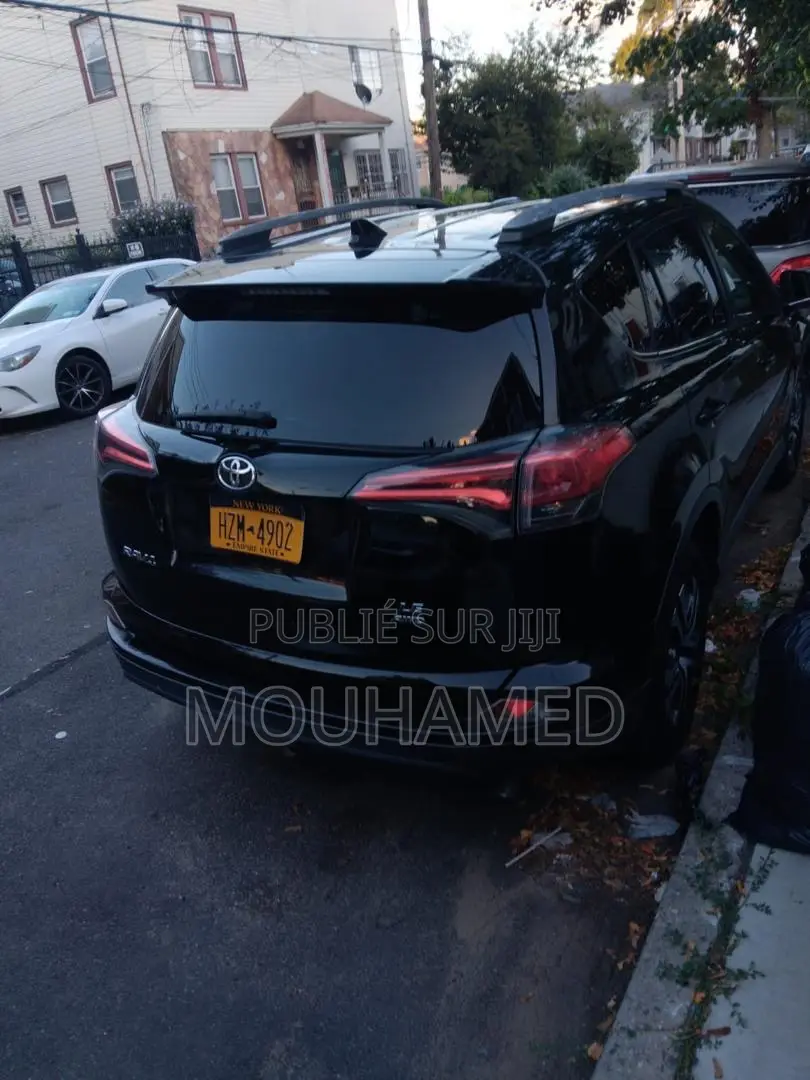 Toyota RAV4 XLE AWD (2.5L 4cyl 6A) 2017 Noir
