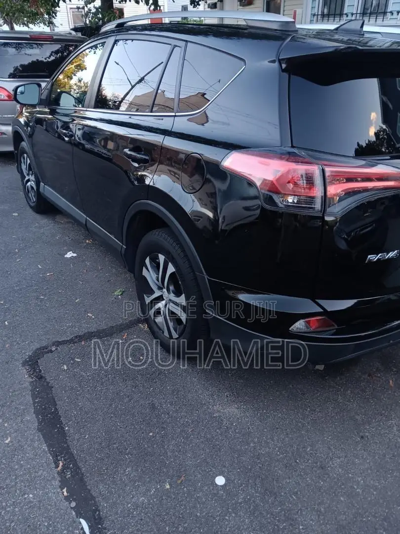 Toyota RAV4 XLE AWD (2.5L 4cyl 6A) 2017 Noir
