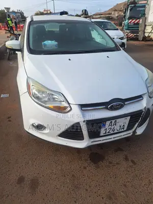 Photo - Ford Focus 2014 Blanc