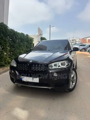 BMW X5 xDrive50i AWD (4.4L 8cyl 8A) 2016 Noir