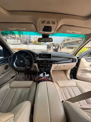 BMW X5 xDrive50i AWD (4.4L 8cyl 8A) 2016 Noir