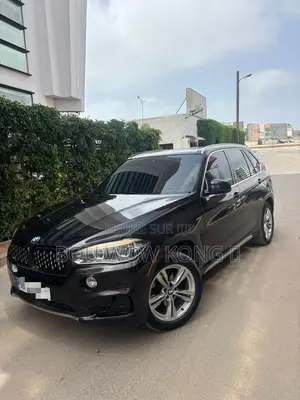 BMW X5 xDrive50i AWD (4.4L 8cyl 8A) 2016 Noir