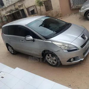 Photo - PEUGEOT 5008 2013 Gris