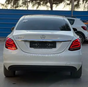 Photo - Mercedes-Benz C200 2017 Blanc