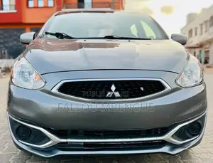 Photo - Mitsubishi Mirage 2017 Gris