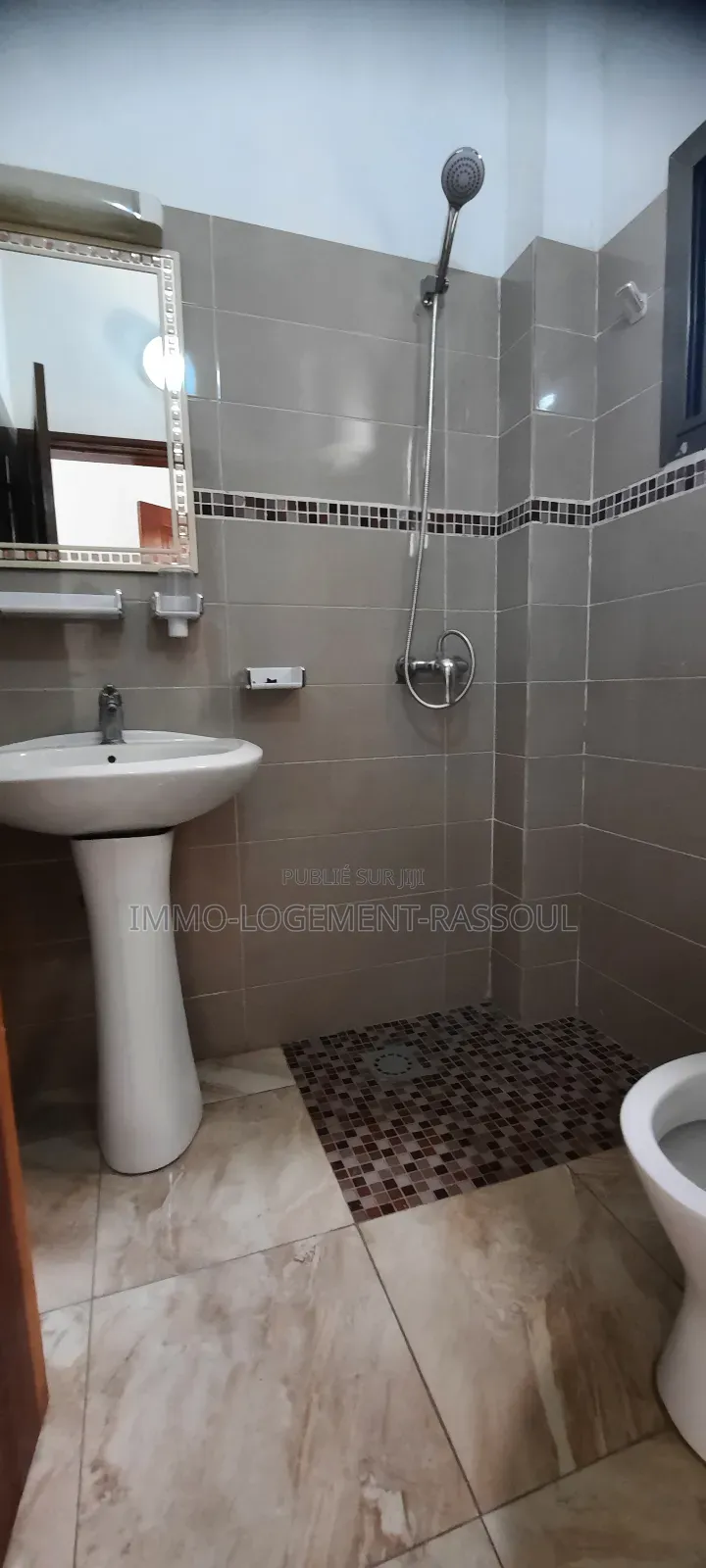 2chbre Appartement dans , Fann-Point E-Amitié à Louer