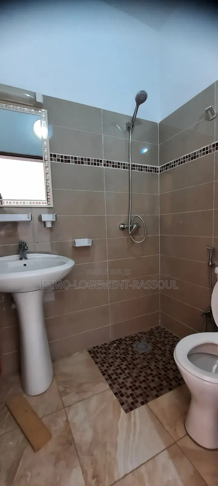 2chbre Appartement dans , Fann-Point E-Amitié à Louer