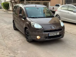 PEUGEOT Partenaire 2015 Marron