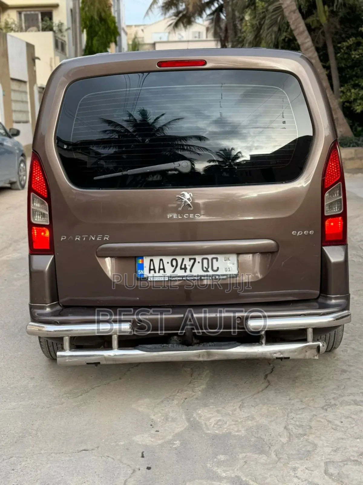 PEUGEOT Partenaire 2015 Marron