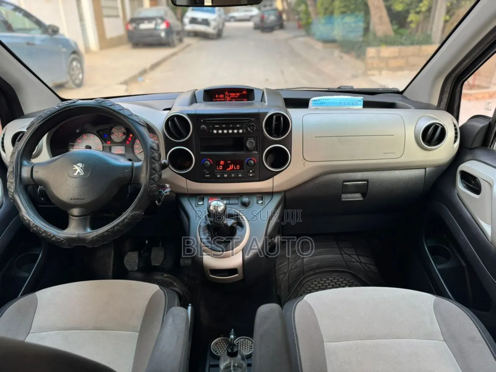 PEUGEOT Partenaire 2015 Marron