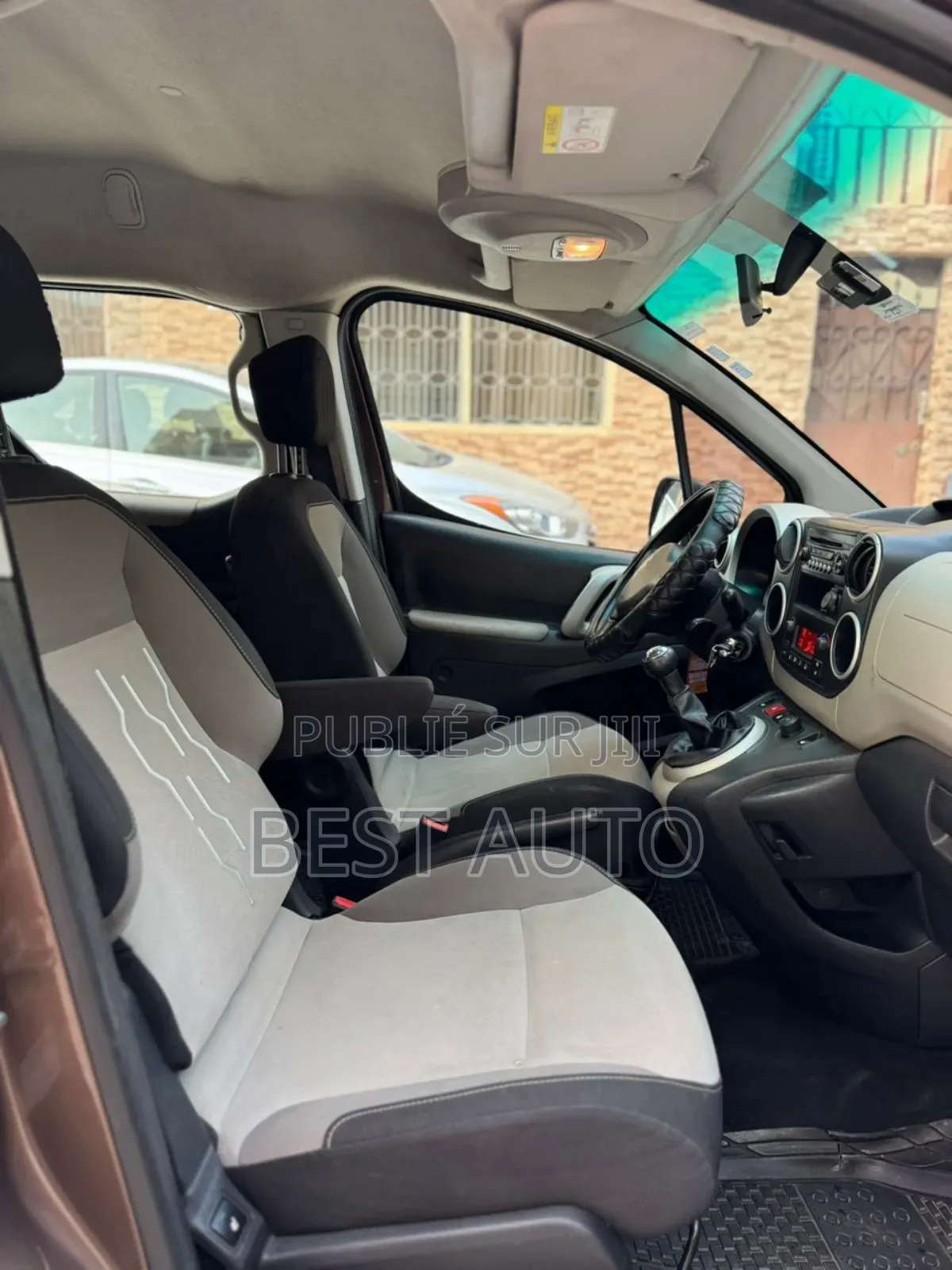 PEUGEOT Partenaire 2015 Marron