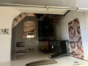 2chbre Maison dans Badu, HLM à Vendre