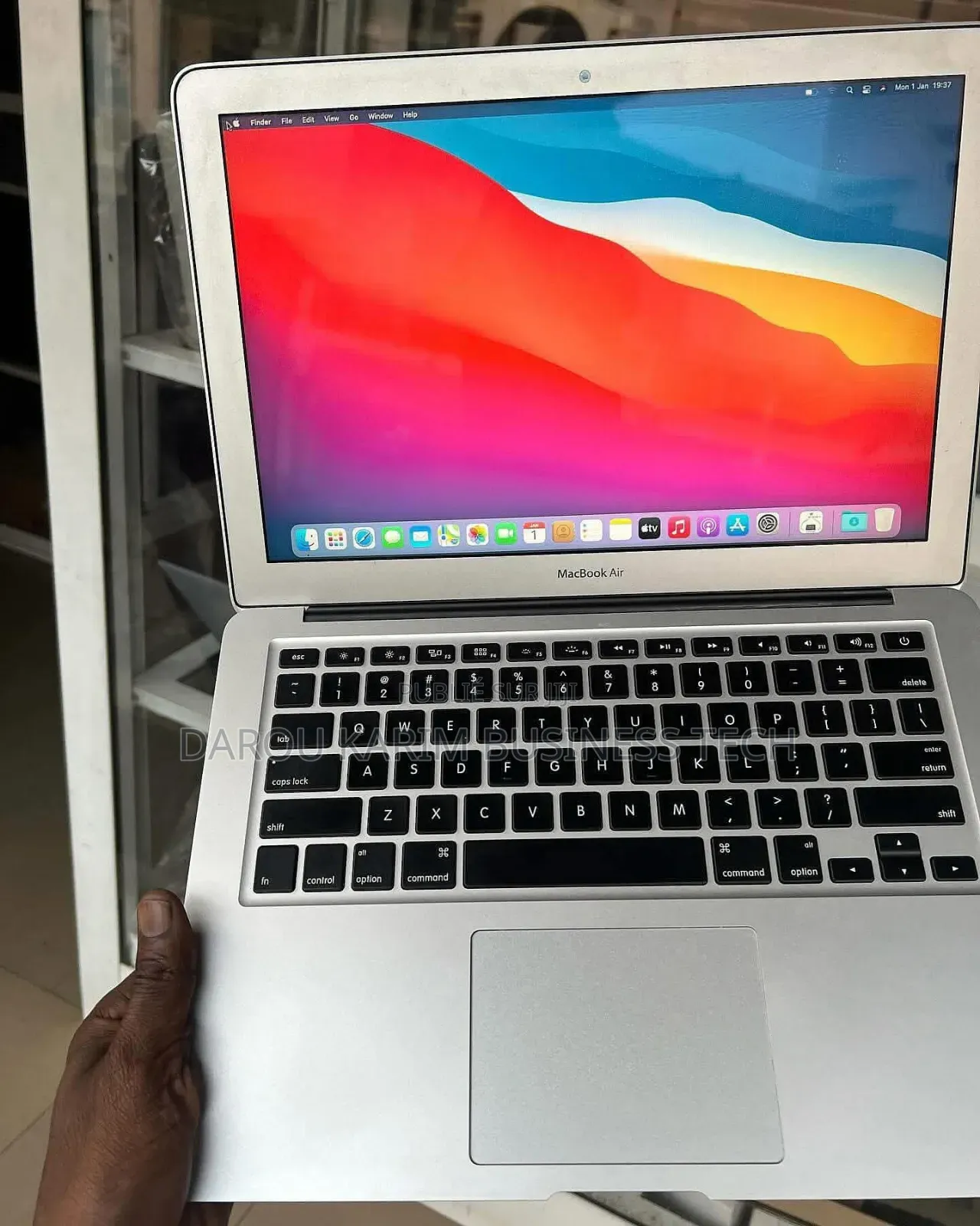 New Pomme MacBook Air 2017 8GB Intel Core I5 SSD 256GB