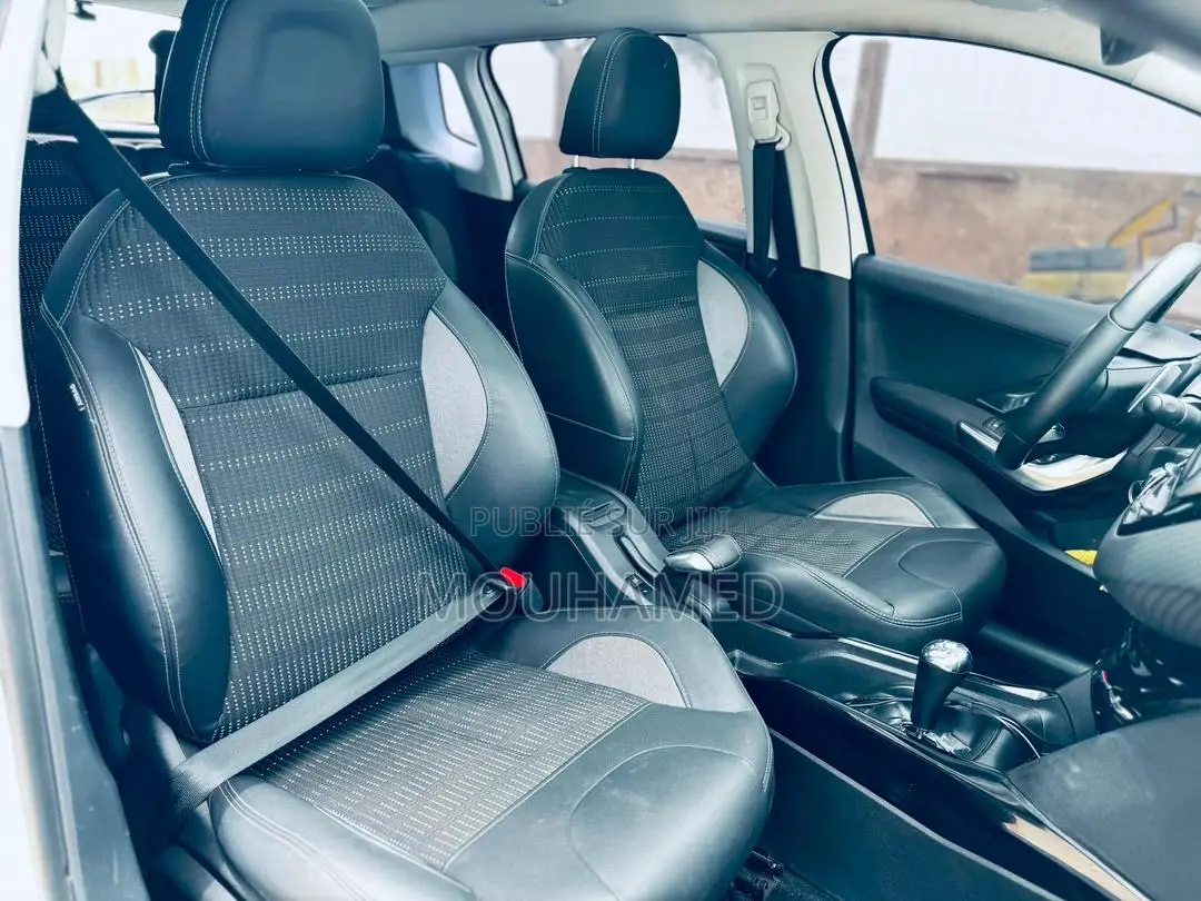 PEUGEOT 2008 1.6 BlueHD (120 Hp) 2017 Blanc