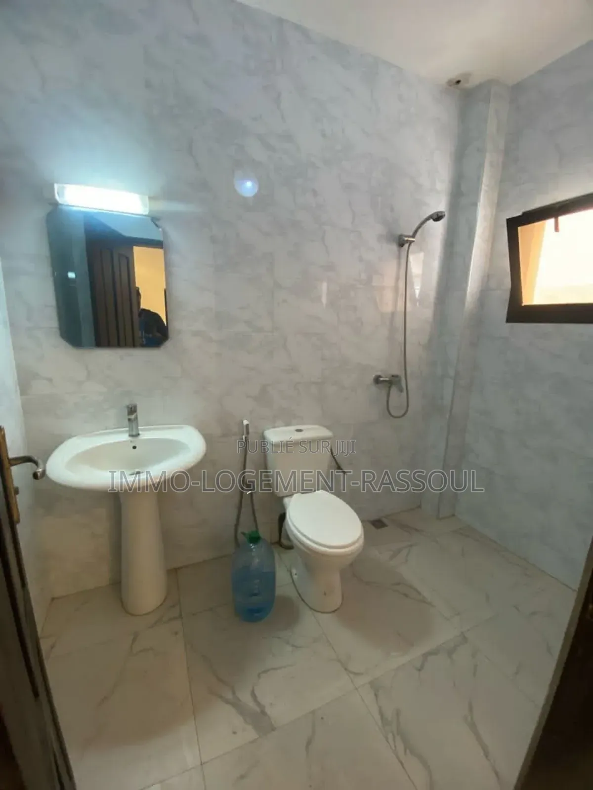 3chbre Appartement dans , Yoff à Louer