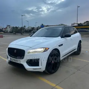 Photo - Jaguar F-Pace 20d R-Sport AWD 2018 Blanc