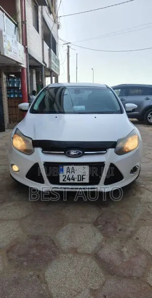 Photo - Ford Focus 2013 Blanc