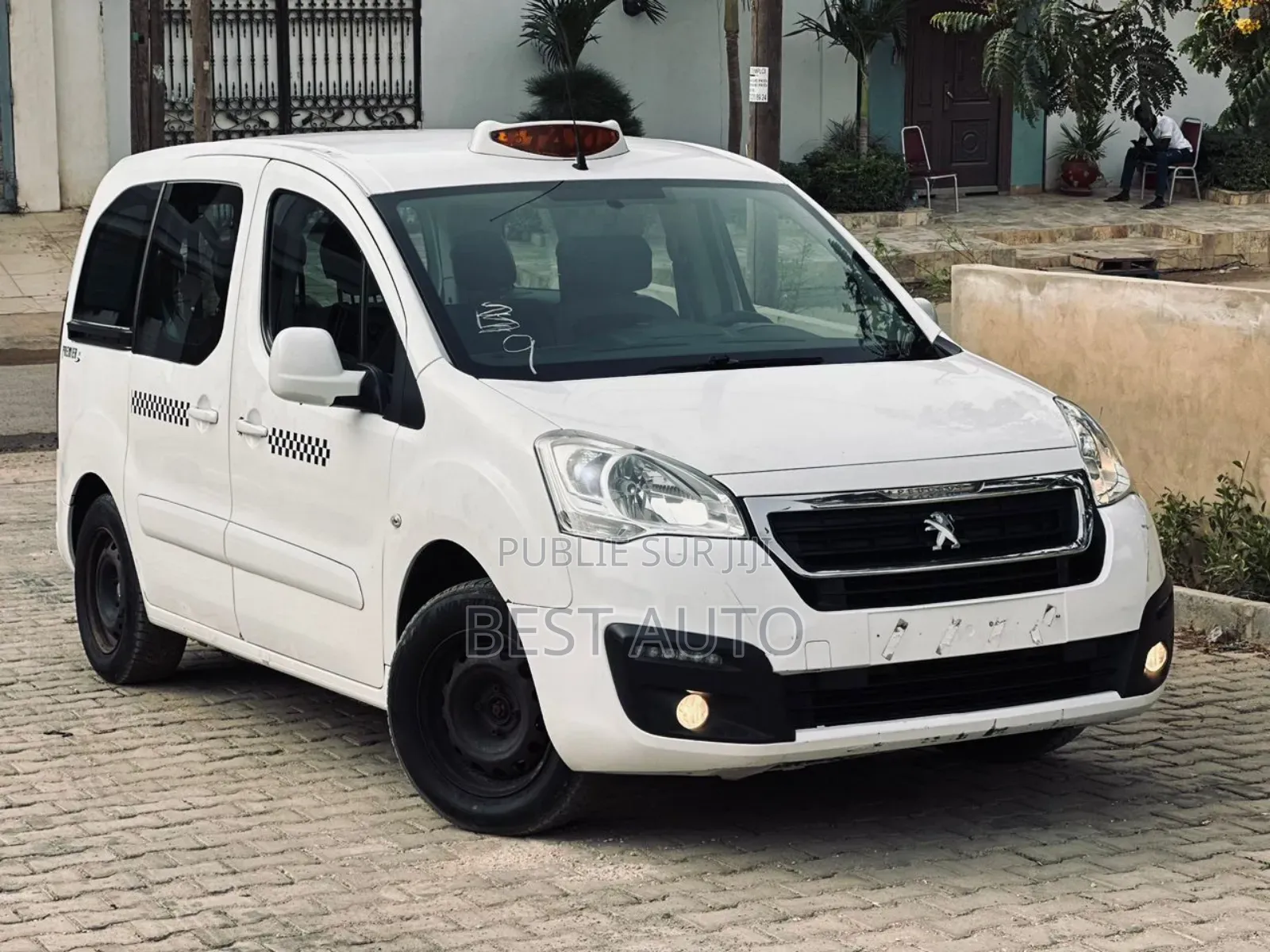 PEUGEOT Partenaire 2016 Blanc