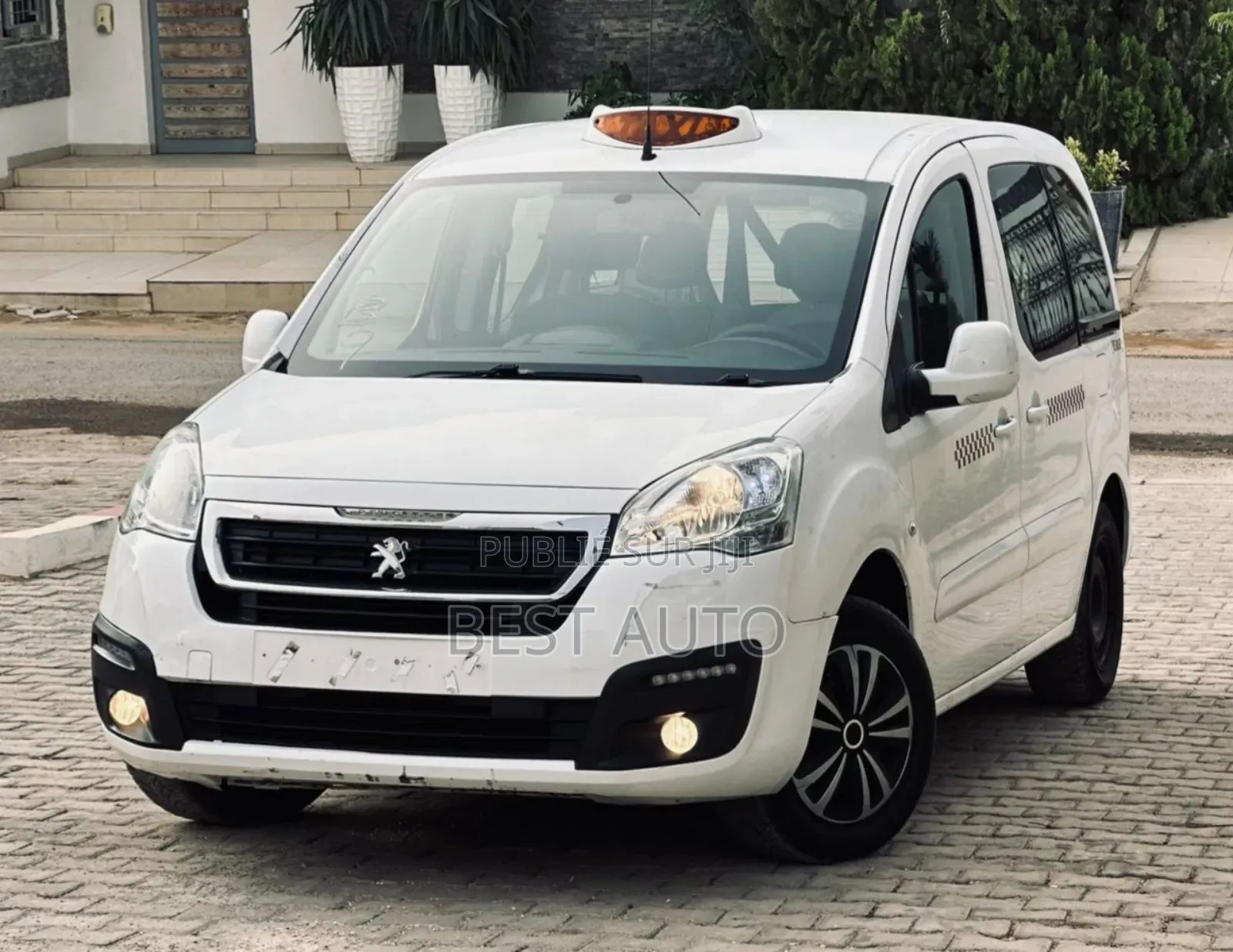 PEUGEOT Partenaire 2016 Blanc