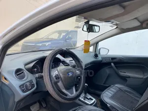 Ford Fiesta 2013 Blanc