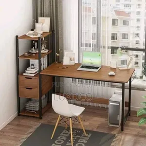 Photo - Table Bureau d'Ordinateur en Bois Contour en Fer.