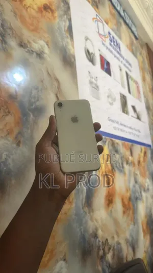 New Pomme iPhone XR 64 GB Autre