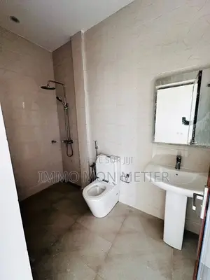 2chbre Appartement dans Ouakam à Louer
