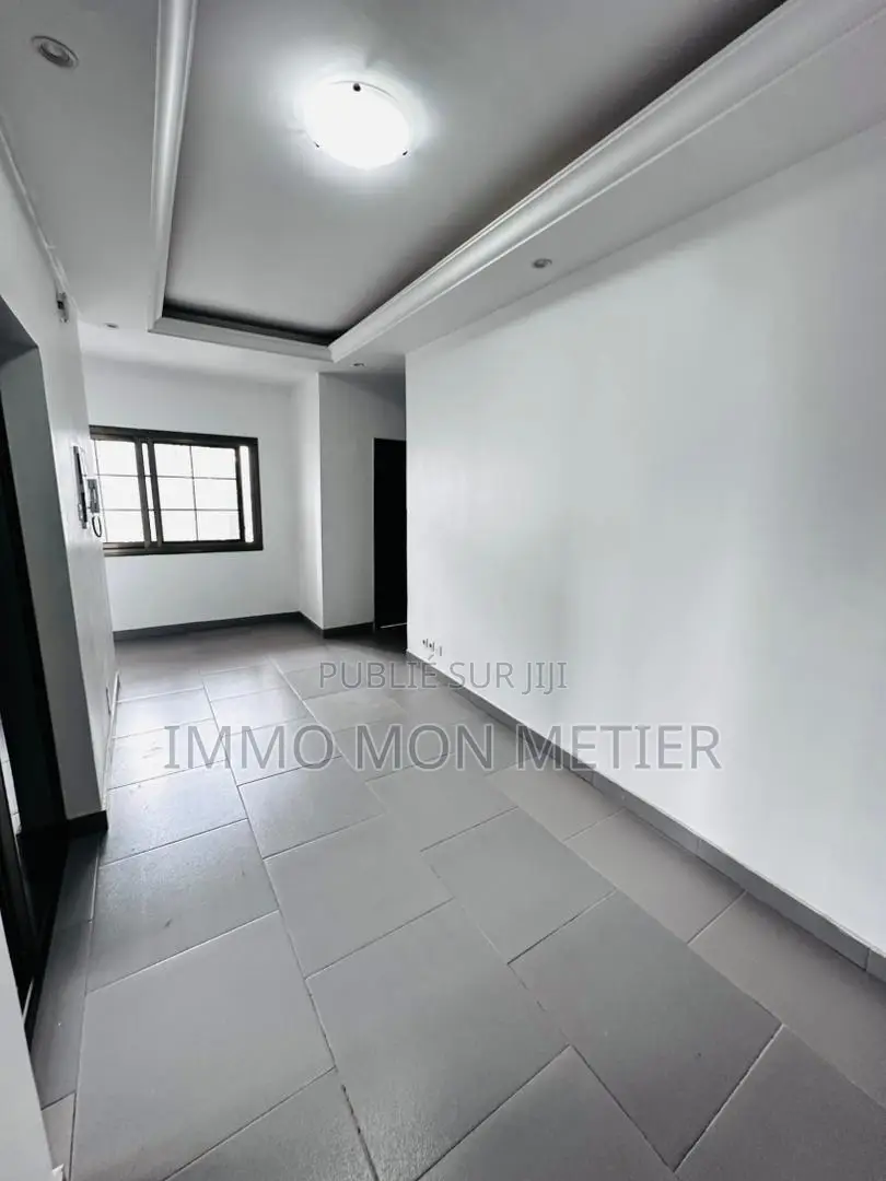 2chbre Appartement dans Ouakam à Louer