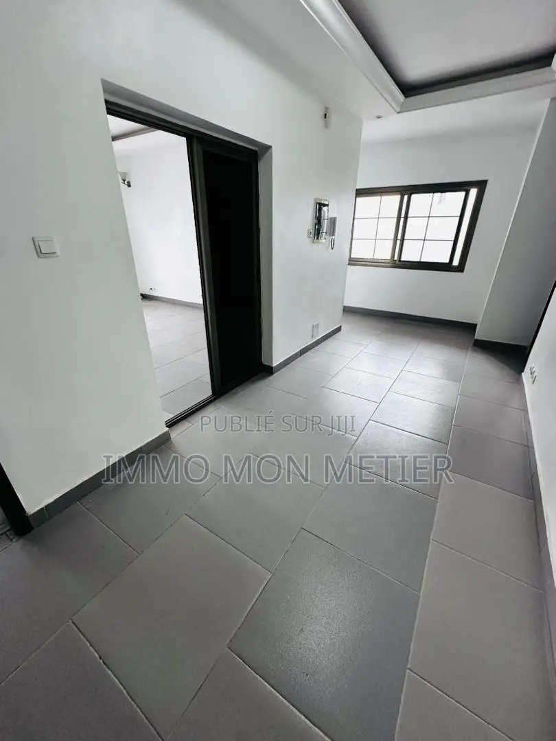 2chbre Appartement dans Ouakam à Louer