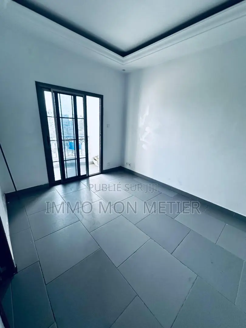 2chbre Appartement dans Ouakam à Louer