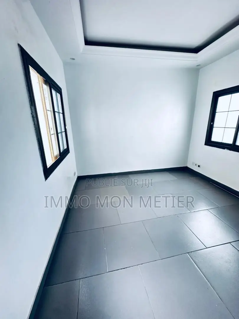 2chbre Appartement dans Ouakam à Louer