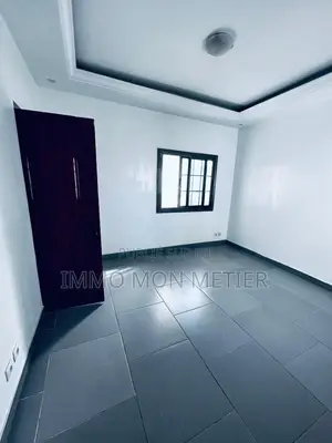 2chbre Appartement dans Ouakam à Louer