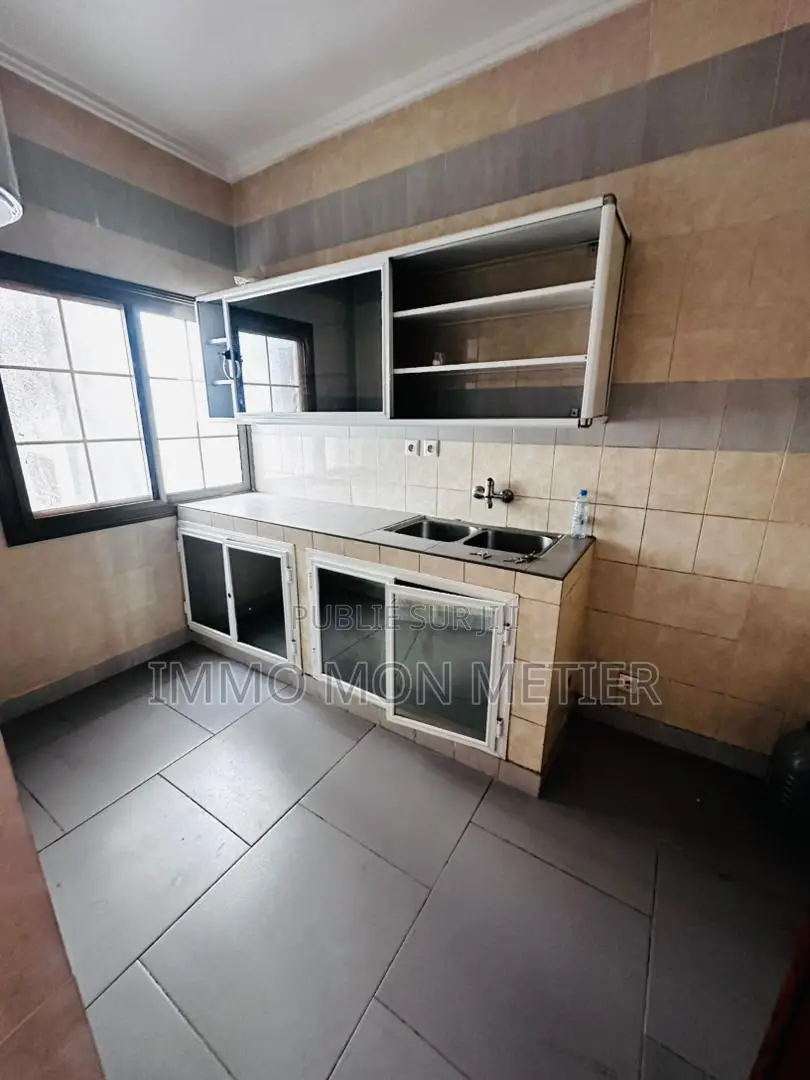 2chbre Appartement dans Ouakam à Louer