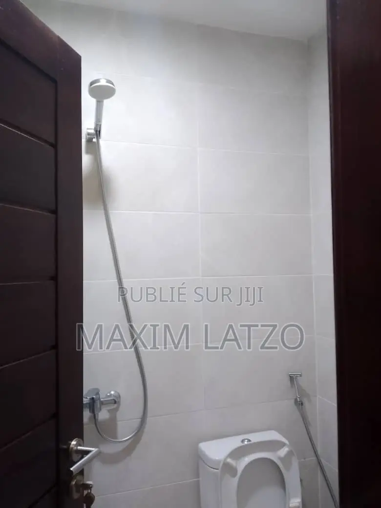 1chbre Mini-plat dans Yoff à Louer