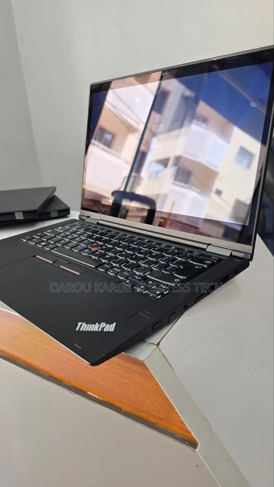 New Lenovo ThinkPad Yoga 370 8GB Intel Core I5 SSD 256GB