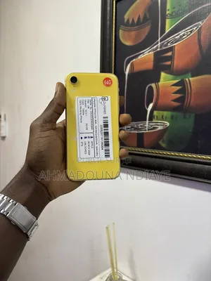 Photo - New Apple iPhone XR 64 GB Jaune