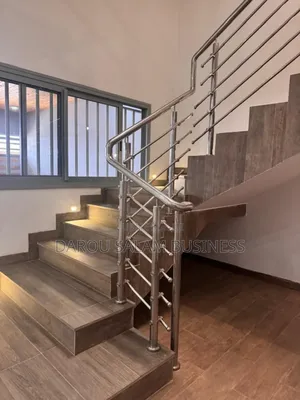 4chbre Villa dans Mbakiyo Fay, Yoff à Vendre
