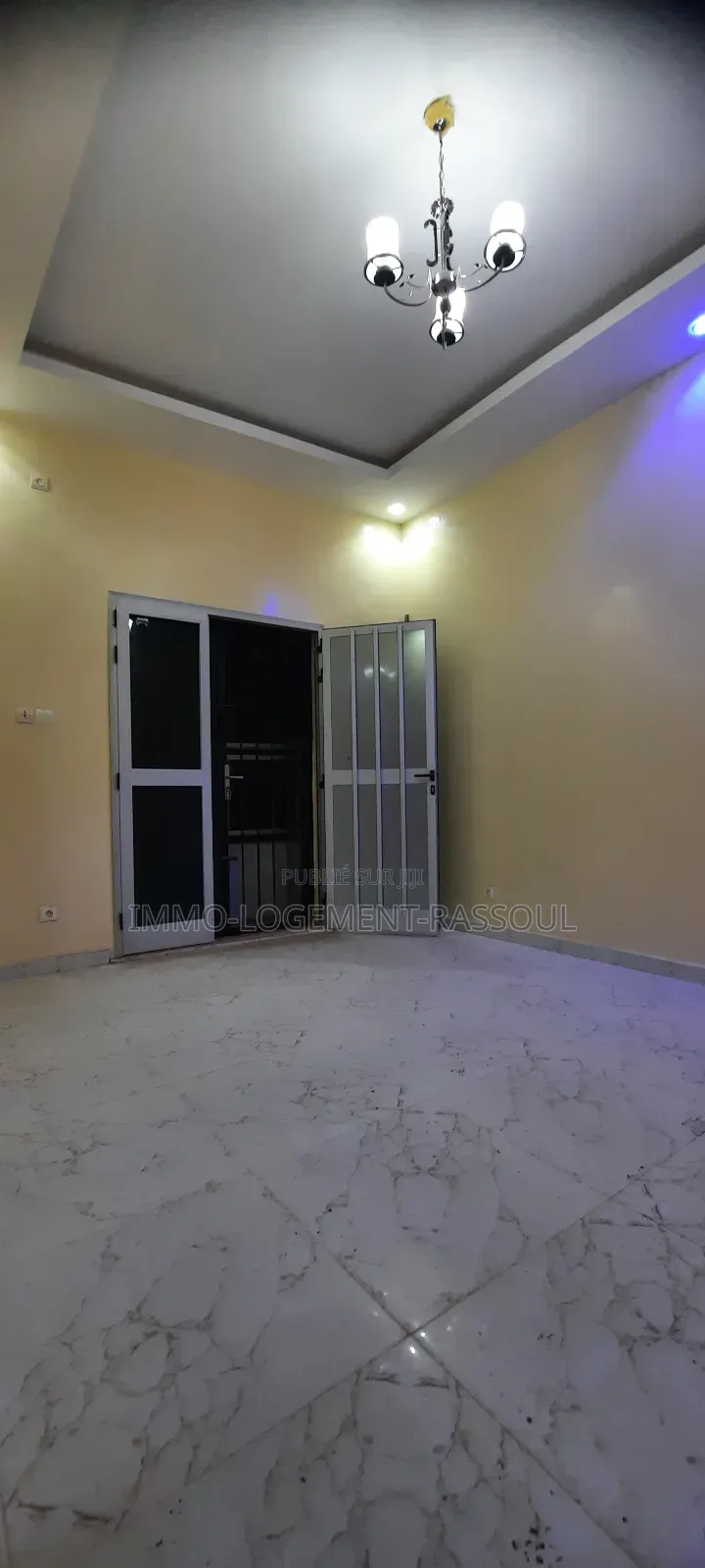 1chbre Appartement dans , Yoff à Louer