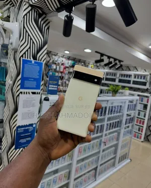 Photo - New Google Pixel 6 Pro 128 GB Noir