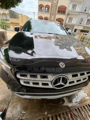 Photo - Mercedes-Benz GLA 250 2018 Noir