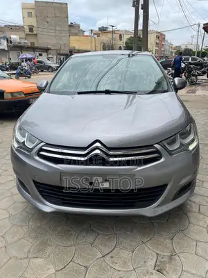 Photo - Citroen C4 2017 Gris