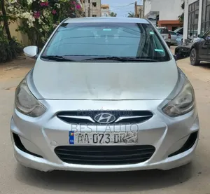 Photo - Hyundai Accent 2013 Gris
