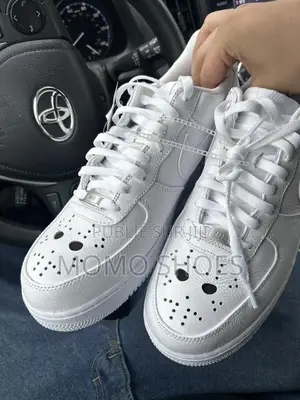 Photo - Nike Air Force 1 Jason Voorhees Édition Halloween
