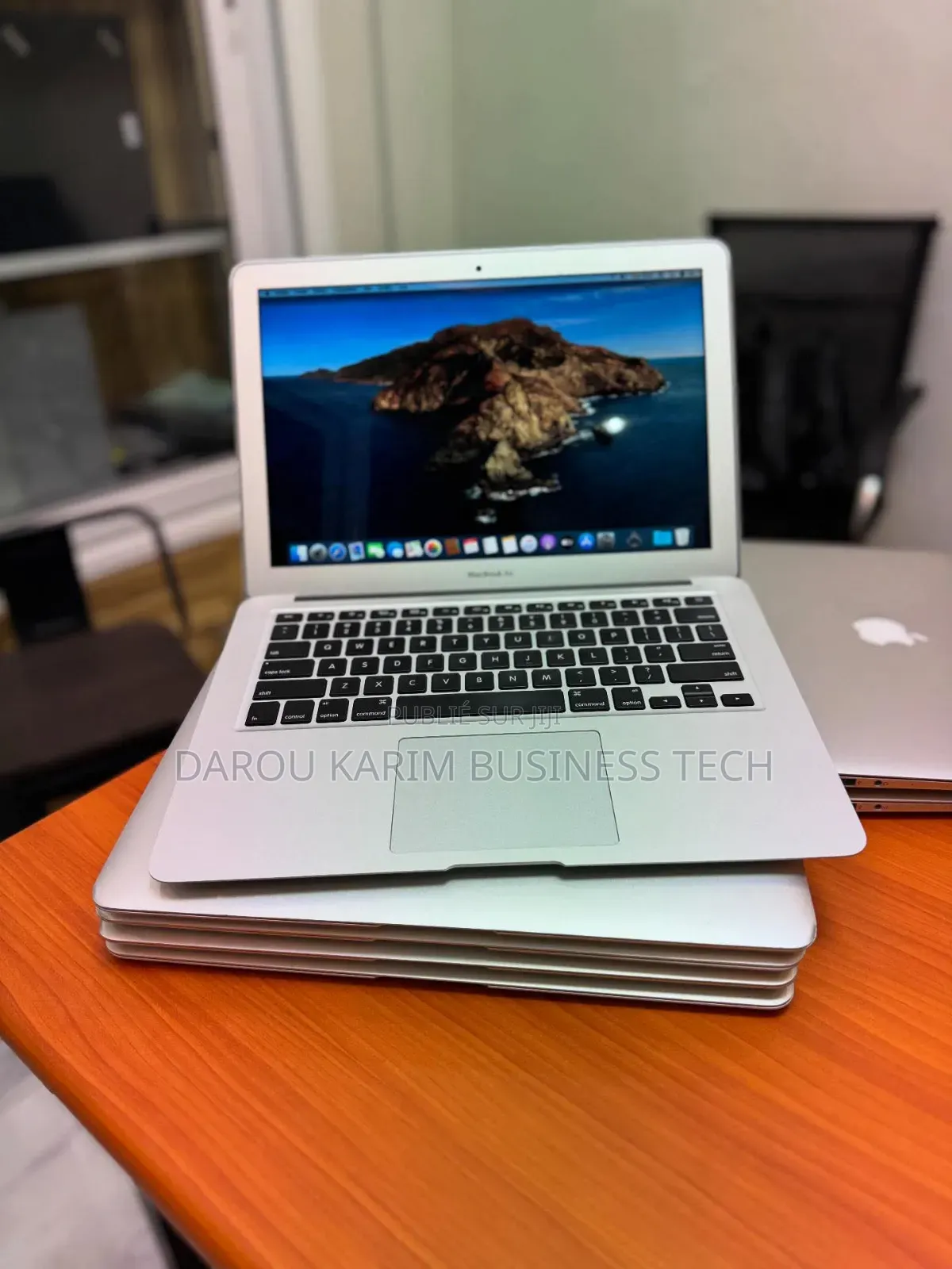 New Pomme MacBook Air 2017 8GB Intel Core I5 SSD 256GB